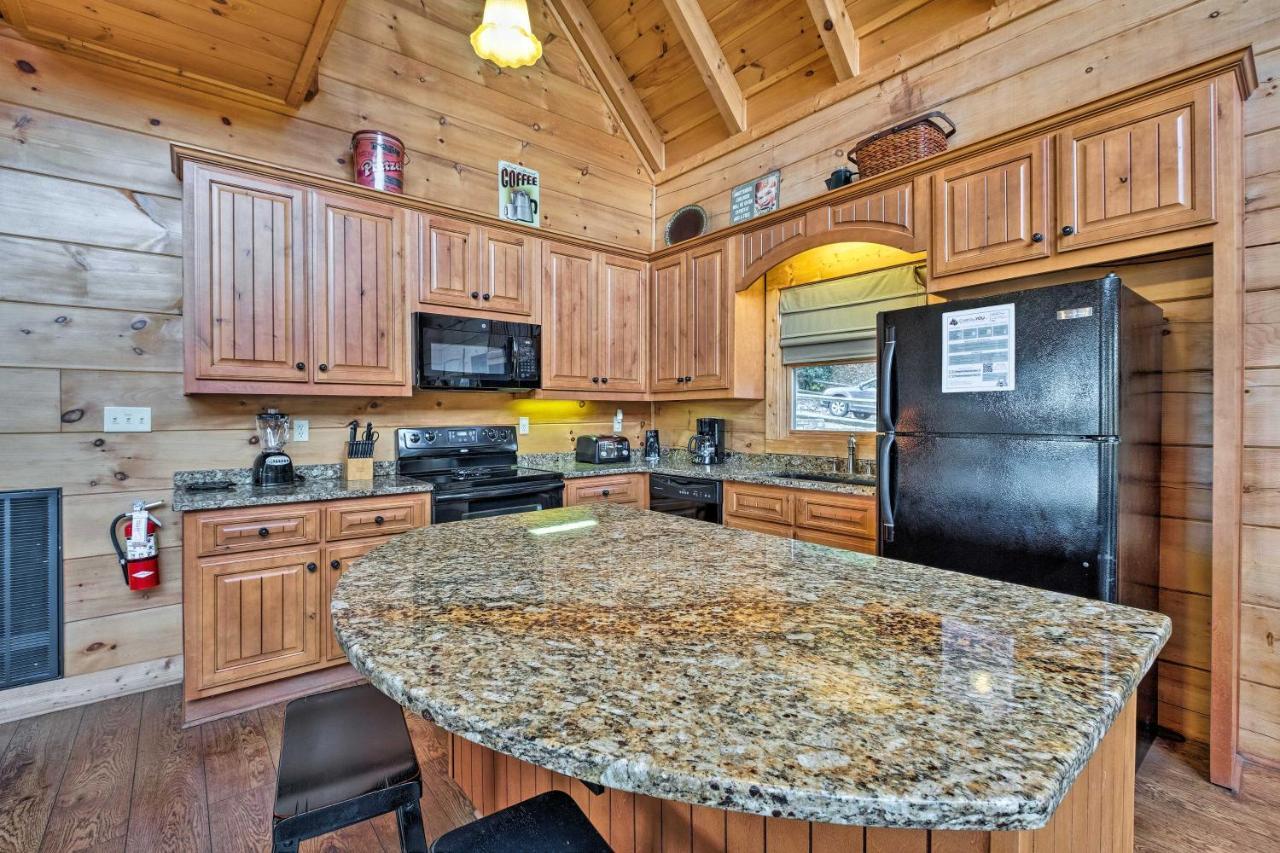 Pigeon Forge Cabin With Brand New Hot Tub And Views! Villa Sevierville Esterno foto