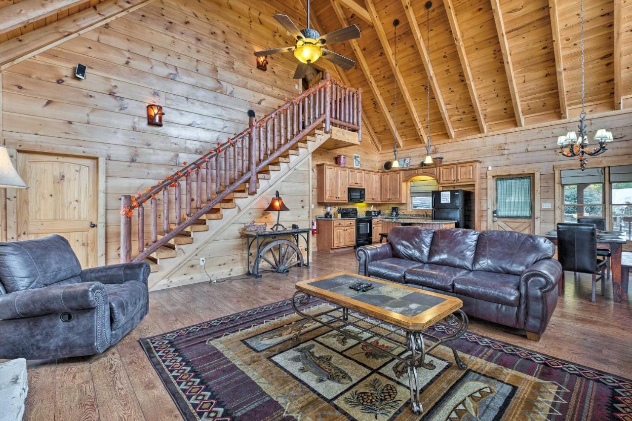 Pigeon Forge Cabin With Brand New Hot Tub And Views! Villa Sevierville Esterno foto