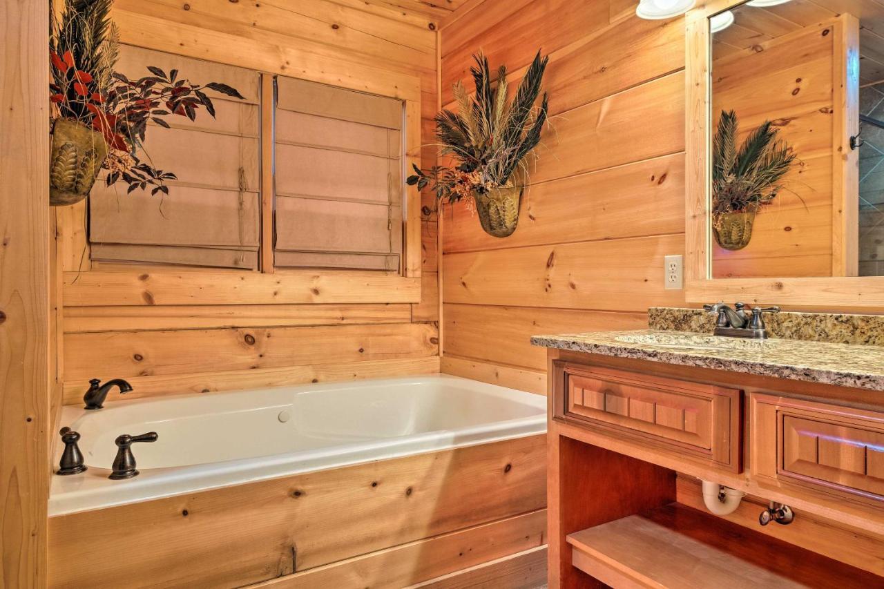 Pigeon Forge Cabin With Brand New Hot Tub And Views! Villa Sevierville Esterno foto